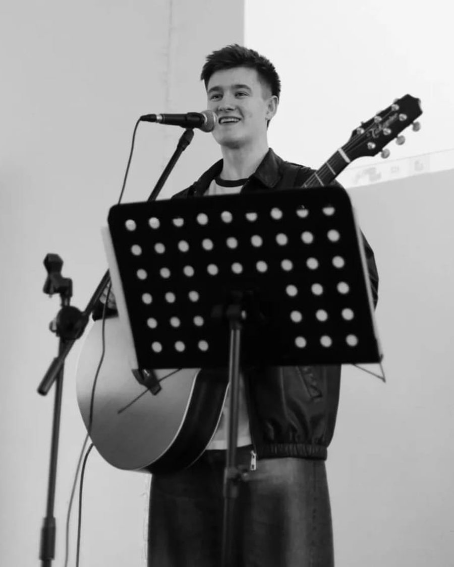 Levi Pike playing live